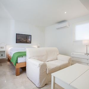 Deluxe Studio